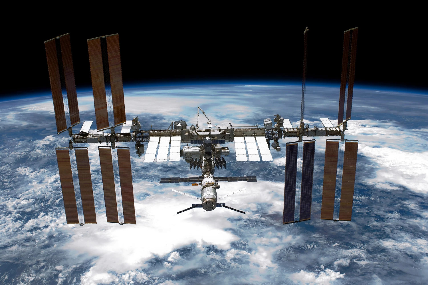 NASA lifts ISS evacuation alert after leak